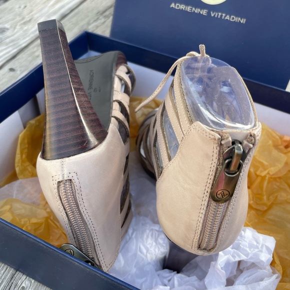 New Condition Adrienne Vittadini Heel - Picture 6 of 6